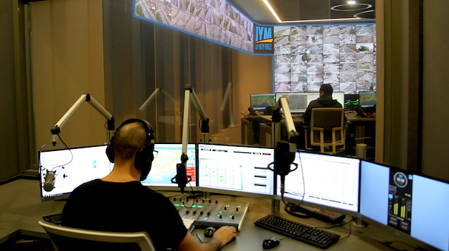 İBB Trafik Merkezi Radyosu, milyonlarca İstanbulluya anlık trafik bilgisi aktarıyor.