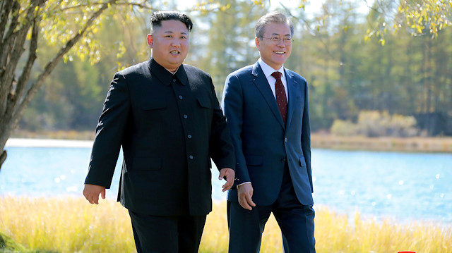
Güney Kore Devlet Başkanı Moon Jae-in ve Kuzey Kore Devlet Başkanı Kim Jong-Un
