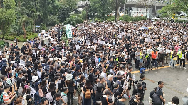 معلمو هونغ كونغ ينظمون مظاهرة حاشدة مناهضة للحكومة