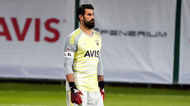 2002 yılında Fenerbahçe'ye transfer olan Volkan Demirel 17 yıldır sarı-lacivertli formayı giyiyordu.