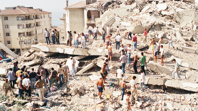 17 Ağustos 1999 tarihinde meydana gelen depremde resmi rakamlara göre 18 bin 373 kişi hayatını kaybetti,