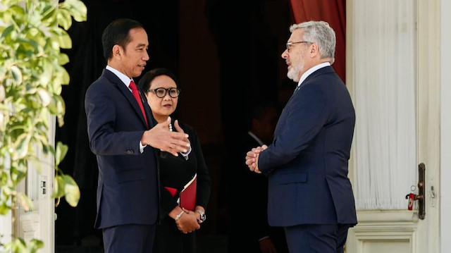 Endonezya Büyükelçisi Mahmut Erol Kılıç ve Endonezya Devlet Başkanı Joko Widodo.