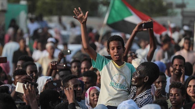 "قطار الثورة" يصل نهايته إيذانا بـ"فرح السودان"