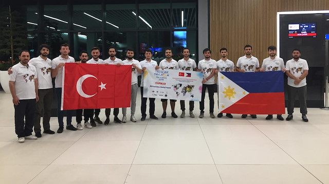 متطوعون أتراك يتفقدون مشاريع تركيا في الفلبين