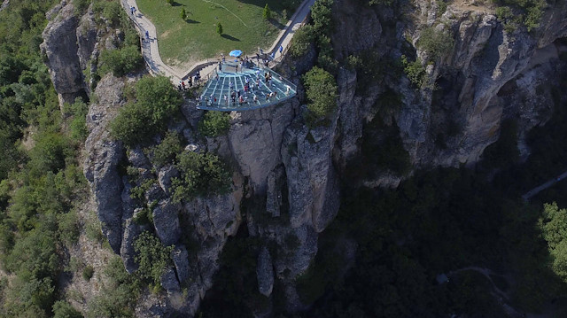 "الشرفة الزجاجية" في تركيا تستقبل 25 ألف زائر في الأضحى
