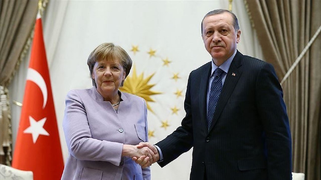 أردوغان وميركل يبحثان هاتفيا العلاقات الثنائية 