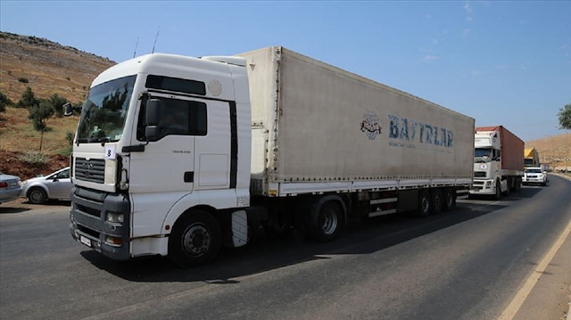 37 شاحنة مساعدات أممية تعبر من تركيا إلى إدلب