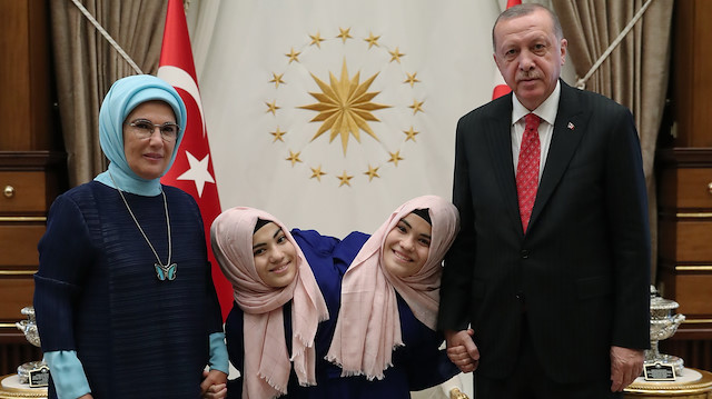 Cumhurbaşkanı Erdoğan siyam ikizlerini kabul etti