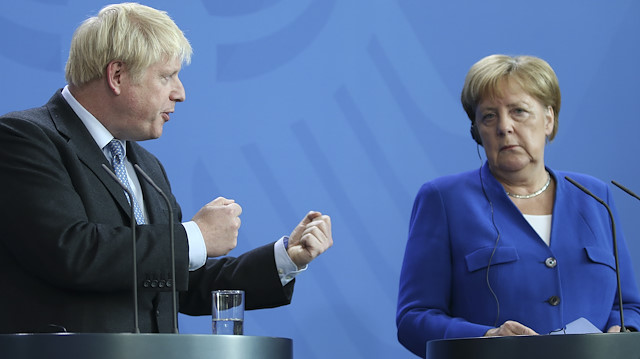 Almanya Başbakanı Angela Merkel, İngiltere Başbakanı Boris Johnson ile ortak basın toplantısı düzenledi.