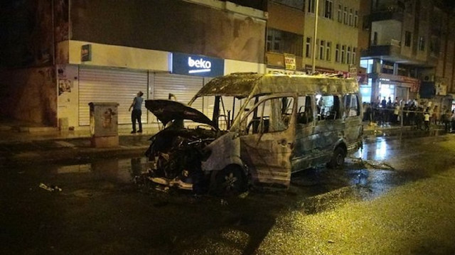 PKK/HDP yandaşları tarafından ateşe verilen minibüsün son hali.