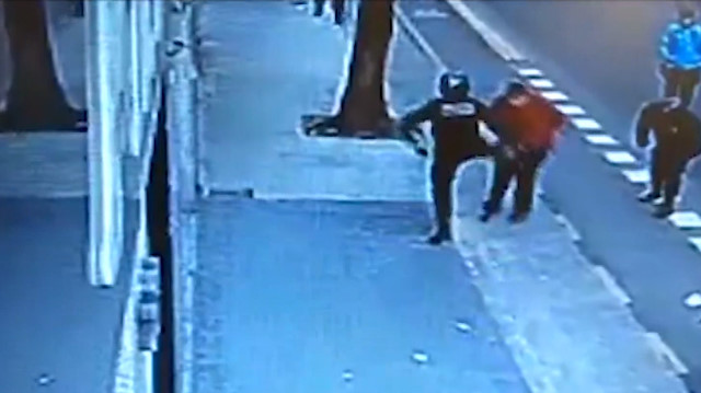 Polis şüpheliyi bir tekmede öldürdü