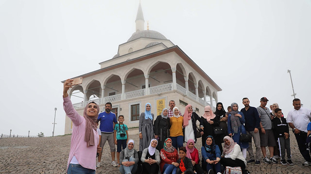  مسجد جبل "القِبلة" في ريزة التركية يحظى باهتمام السياح العرب