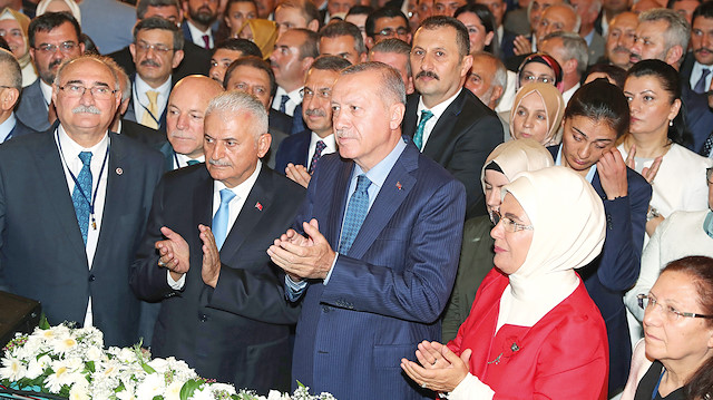 Cumhurbaşkanı Erdoğan AK Parti'nin kuruluş yıl dönümü nedeniyle düzenlenen organizasyona katıldı. Etkinliğe Erdoğan'ın yanı sıra eşi Emine Erdoğan, Fuat Oktay ve Binali Yıldırım da katıldı.