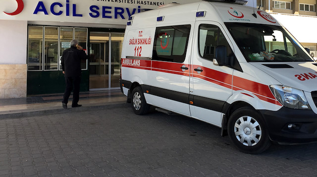 Yaralanan İlçe Başkanı, ambulansla hastaneye kaldırıldı.