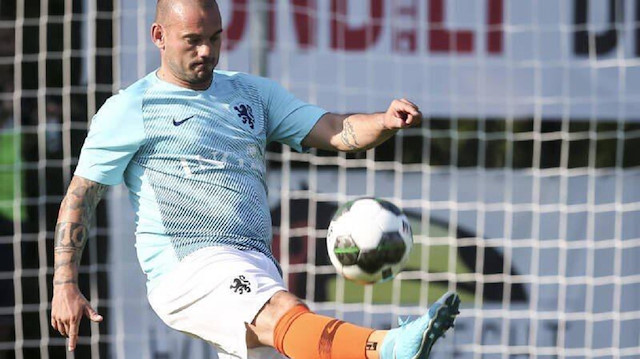 Sneijder aldığı kilolarla dikkat çekti.