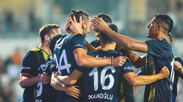 Fenerbahçeli oyuncuların gol sevinci