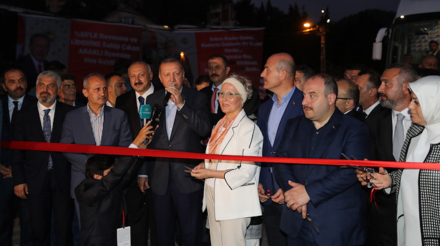 Erdoğan, Trabzon'un Araklı ilçesinde bir restoranın açılışını yaptı.