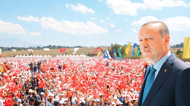 Cumhurbaşkanı Recep Tayyip Erdoğan: 'Bölgedeki hesapların karışıklığı ve sinsi tuzakların çokluğu bizi asla yolumuzdan alıkoyamayacaktır. İnşallah Irak’tan Suriye’ye, Doğu Akdeniz’den diğer bölgelere kadar uzanan mücadeleyi zaferle taçlandıracağız' 