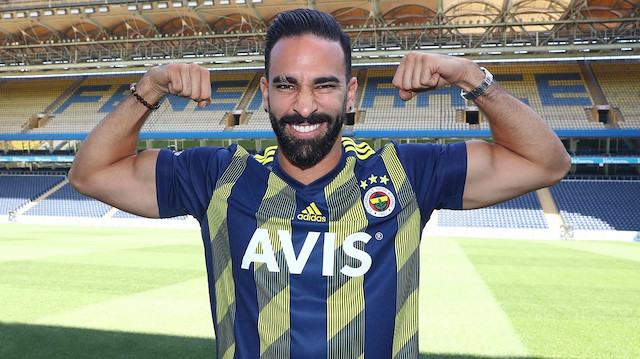Adil Rami Fenerbahçe formasını giydi.