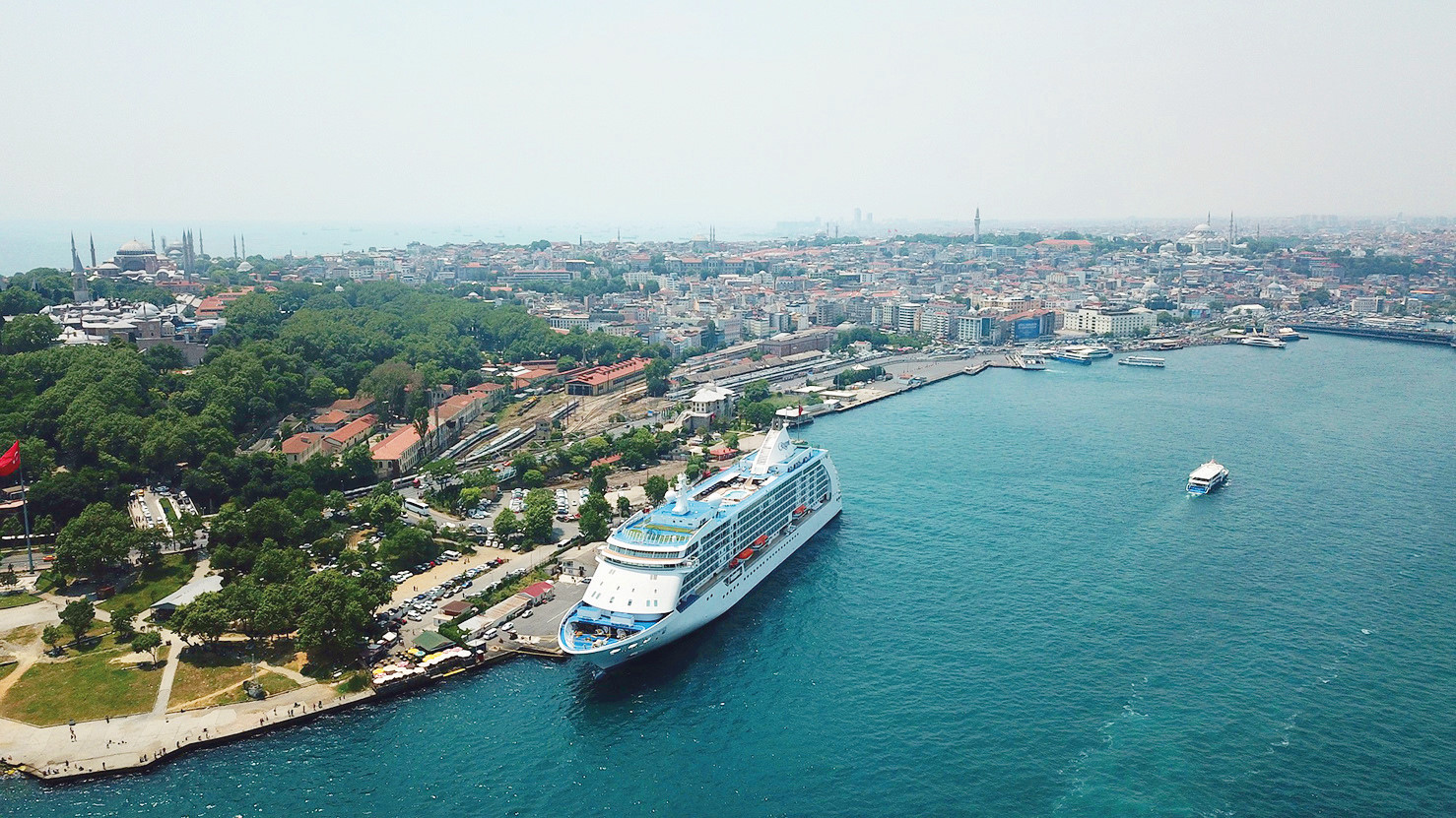 İstanbul'a yapılacak kruvaziyer limanlar ile her yıl ortalama 800 bin turistin gelmesi hedefleniyor.