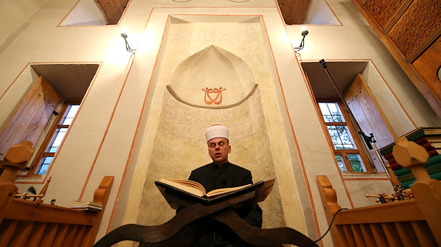 File photo: A Bosnian Muslim Imam leads a prayer during the Muslim festival Eid al-Adha at a mosque