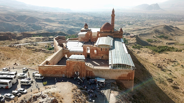 İshakpaşa Sarayı