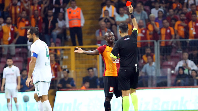 Jean Michael Seri Konyaspor maçında kırmızı kart görmüştü.