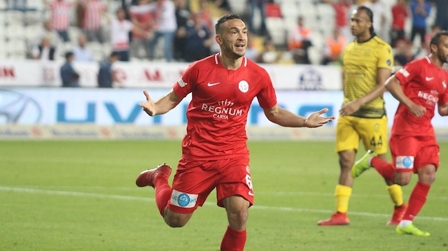 Mevlüt Erdinç geçtiğimiz sezonu Antalyaspor'da kiralık olarak geçirmişti.