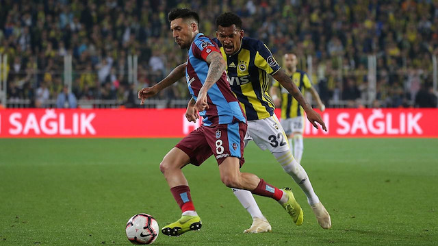 Süper Lig'in 3. haftasında Fenerbahçe sahasında Trabzonspor'u ağırlıyor.
