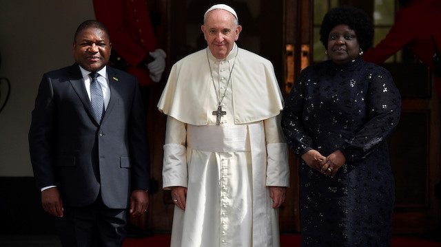 Pope Francis meets Mozambique's President Filipe Nyusi at the Palacio da Ponta Vermelha in Maputo, Mozambique, September 5, 2019. Vatican Media/­Handout via REUTERS ATTENTION EDITORS - THIS IMAGE WAS PROVIDED BY A THIRD PARTY.

