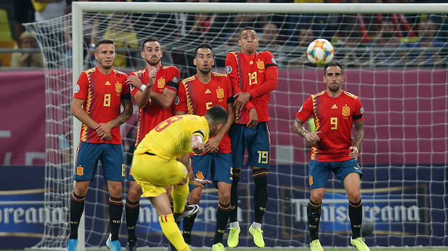 Rumen futbolcu Nicolae Stanciu'nun İspanya karşısında kullandığı frikik