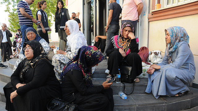 HDP Diyarbakır İl Binası önündeki eylemler devam ediyor.