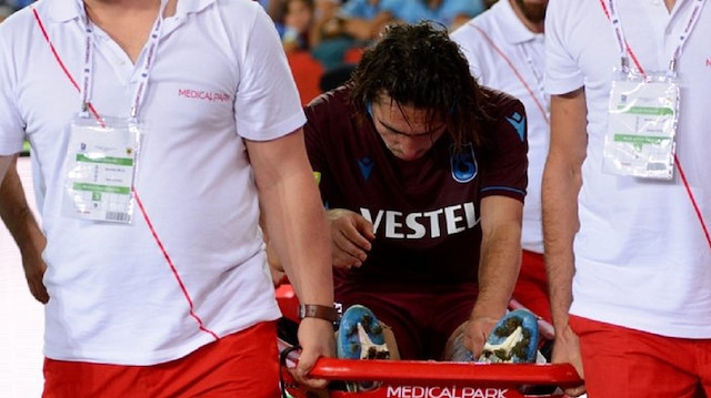 AEK maçında sakatlanan Abdülkadir, oyundan sedye ile çıkmıştı.