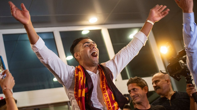Galatasaray'ın yeni transferi Falcao, sosyal medyanın gündeminde yerini koruyor.