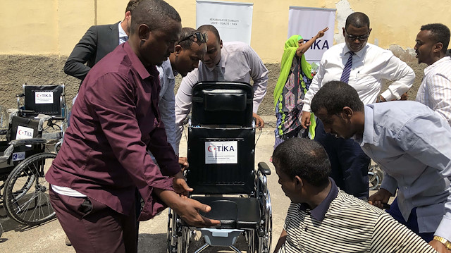تيكا التركية تقدم 200 كرسي متحرك لمعاقين في جيبوتي