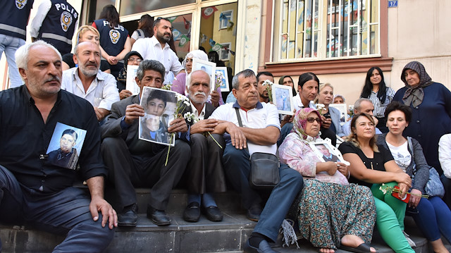 HDP il binası önündeki oturma eylemine katılan aile sayısı 20’ye yükseldi.
