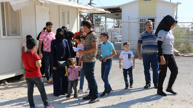 Suriyeliler terör örgütlerinden temizlenen bölgelere geri dönüyor. 