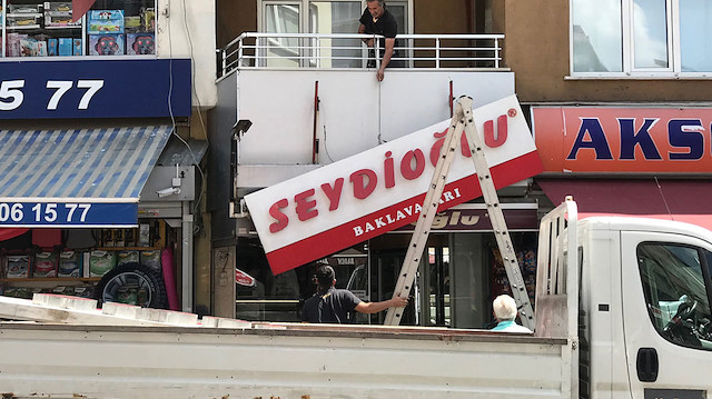 Saldırgan baklavacının dükkanında asılı olan ve başka bir markayı taklit eden tabela indirilmişti. 