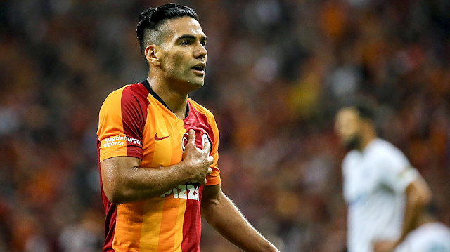 Galatasaray'ın yeni transferi Falcao, sarı kırmızılı forma altında çıktığı ilk resmi maçta takımını öne geçiren golü attı