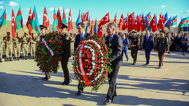 Bakü'nün 101. yıl dönümü, 101 Türk ve 101 Azerbaycan bayrağı taşınarak anıldı.