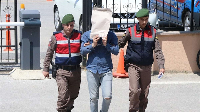 Muzaffer Safa Y., İzmir’de Trafik Denetleme Şube Müdürlüğü Şahinler Motosiklet Uygulama Timi tarafından yol kontrolü esnasında kıskıvrak yakalandı. ​