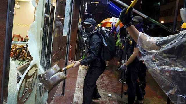 Hong Kong yönetimi göstericilere seslendi: Şiddet çözüm değil!
