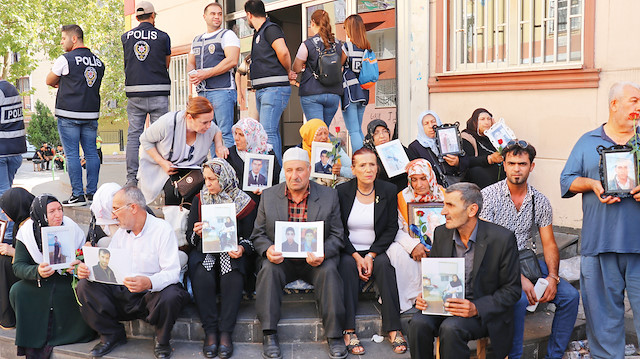 Yakınlarının PKK’nın uzantısı PJAK tarafından kaçırıldığını savunan 5 İranlı aile, Diyarbakır’daki oturma eylemine katıldı.