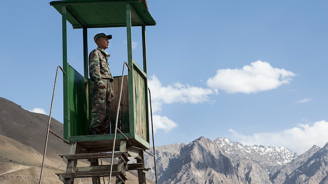 Tacikistan-Kırgızistan sınırı.