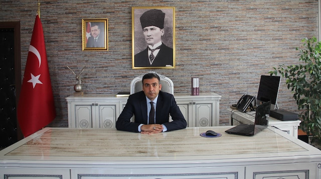 Belediyeye kayyum olarak Karayazı Kaymakamı Mesut Tabakçıoğlu atandı.