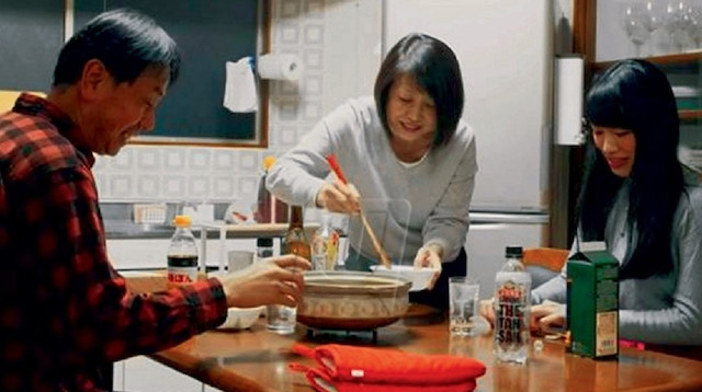 Kiralık ailesi Kazushige Nishida'ya gerçek bir akşam yemeği sıcaklığını yaşatmayı vaat ediyor. 