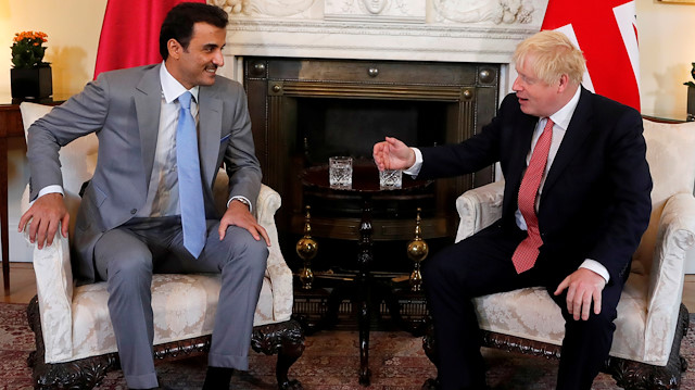 İngiltere Başbakanı Boris Johnson ve Katar Emiri Şeyh Temim bin Hamed Al Sani.