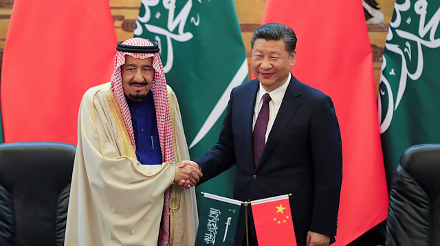 File photo: China's President Xi Jinping (R) and Saudi Arabia's King Salman 