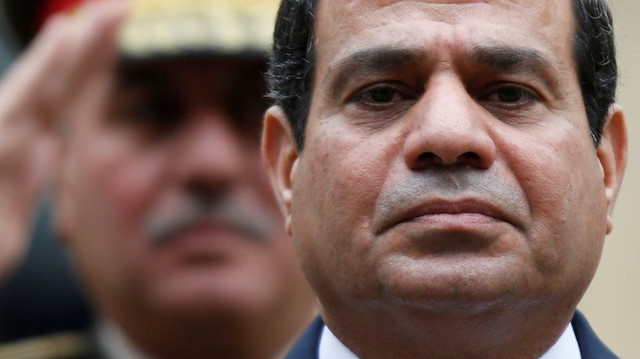 Mısır'da yolsuzlukla suçlanan Mısır Cumhurbaşkanı Abdulfettah es-Sisi'yi protesto etmek için halka sokaklara inme çağrısı yapıldı.