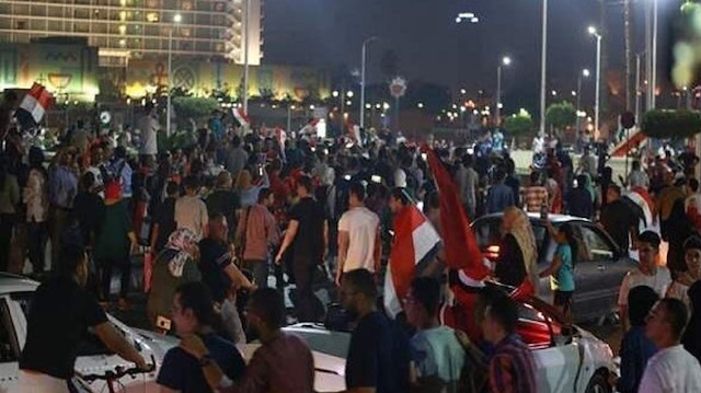 مصر.. تصدر هاشتاغ "ميدان التحرير" وصورة إسقاط لافتة السيسي
